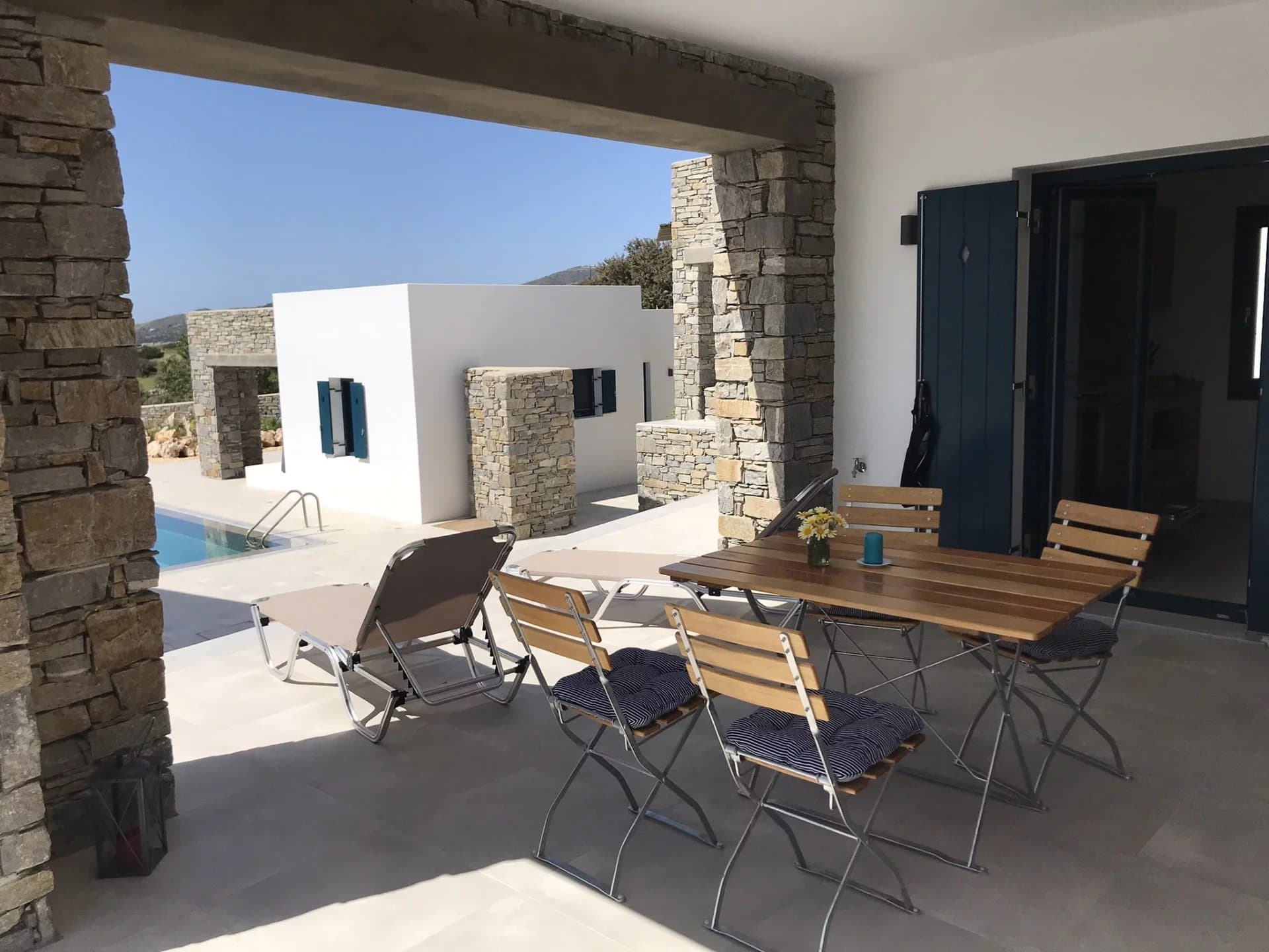 Sea View Maisonette for Sale in Aspro Chorio, Paros – Exceptional Condition & Boutique Island Living - Image 3