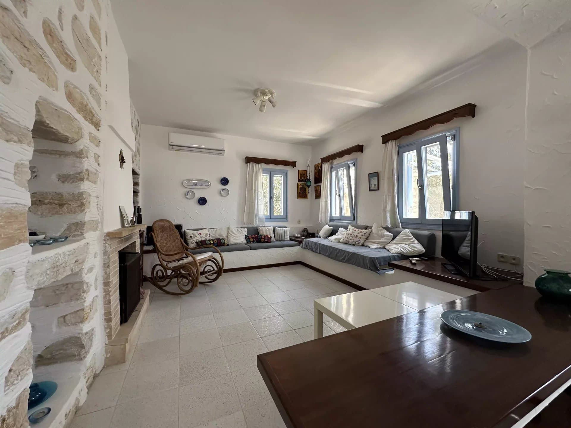 FOR SALE - SPACIOUS VILLAGE HOUSE WITH SEA VIEW - PAROS ISLAND - Image 31