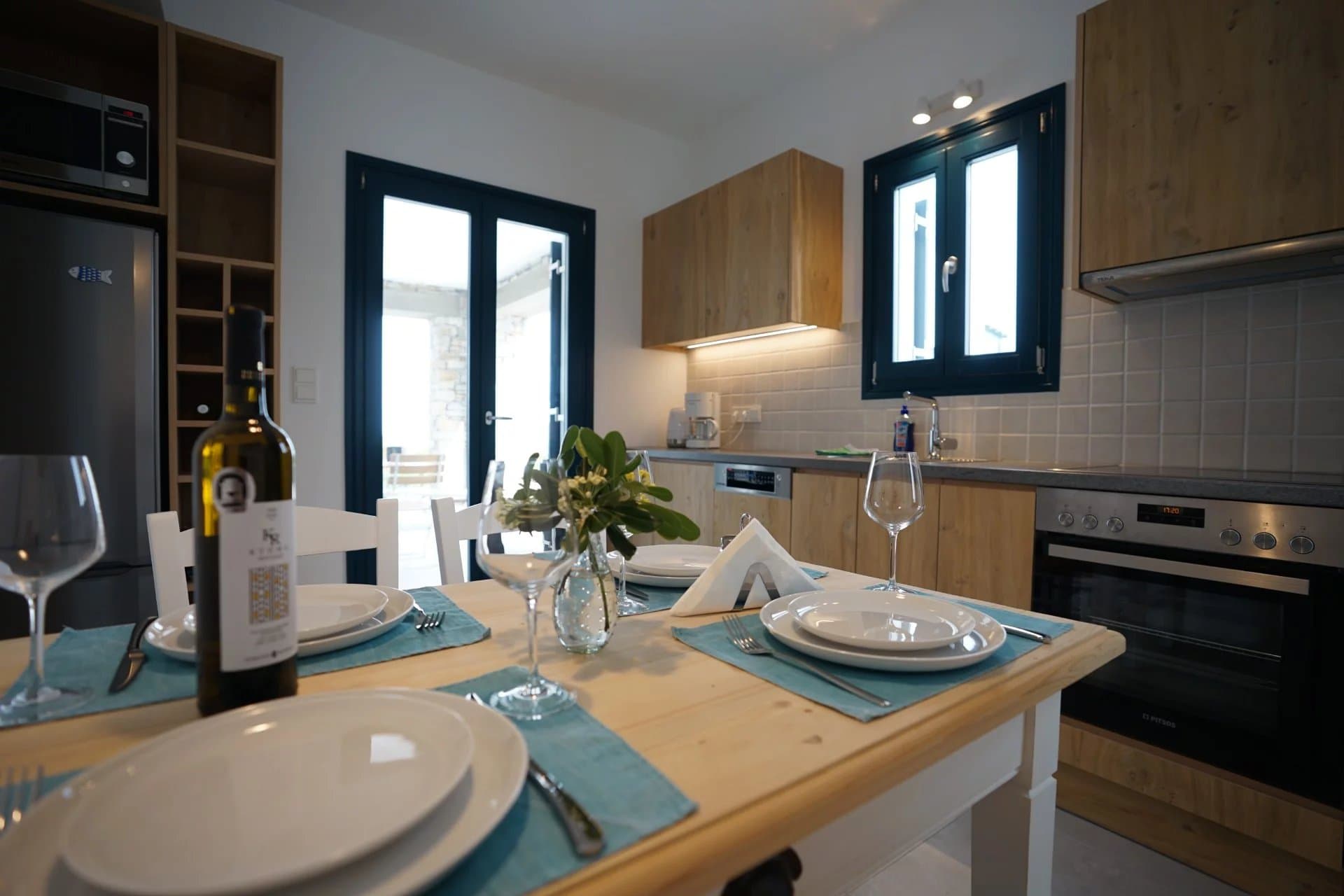 Sea View Maisonette for Sale in Aspro Chorio, Paros – Exceptional Condition & Boutique Island Living - Image 6