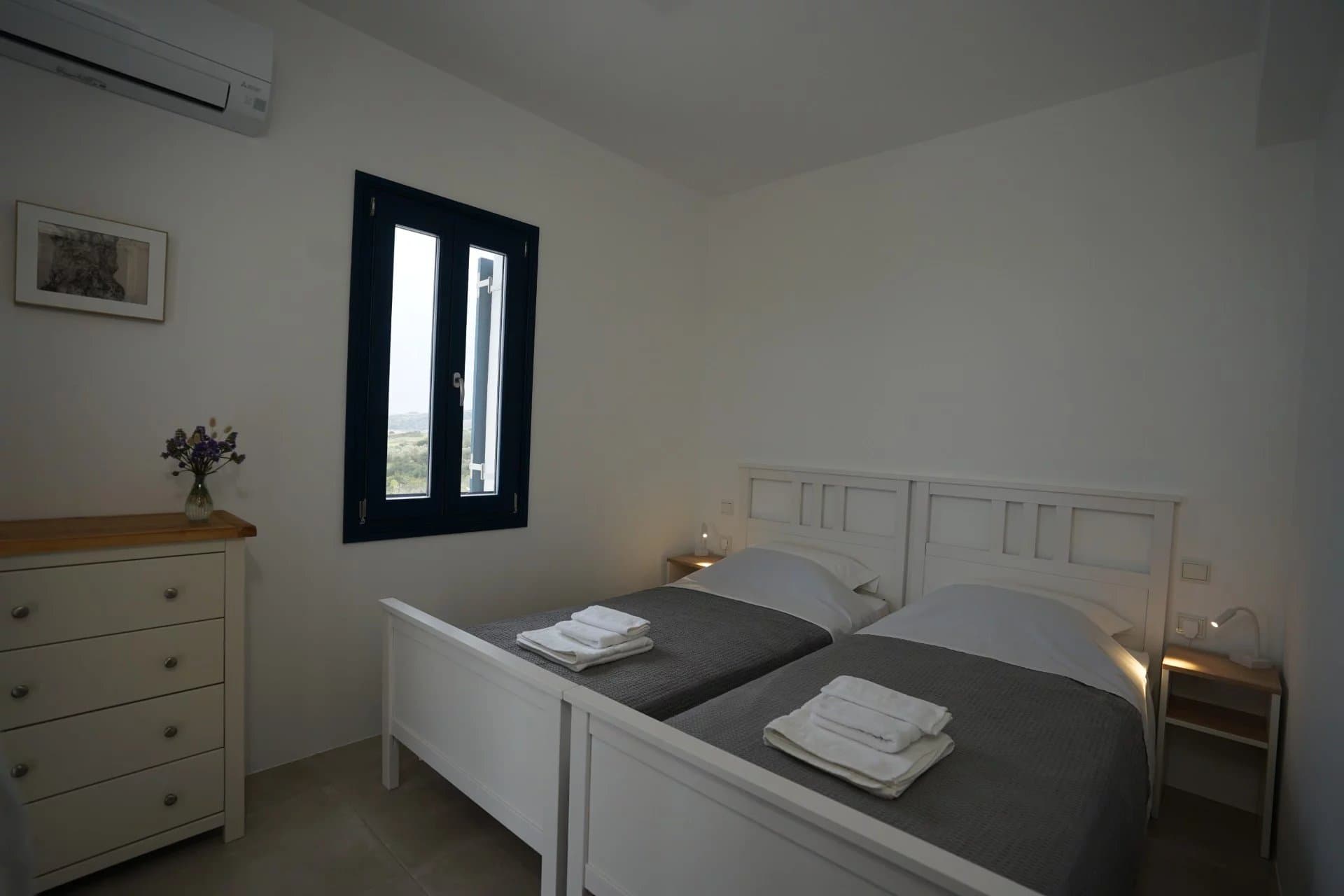 Sea View Maisonette for Sale in Aspro Chorio, Paros – Exceptional Condition & Boutique Island Living - Image 5