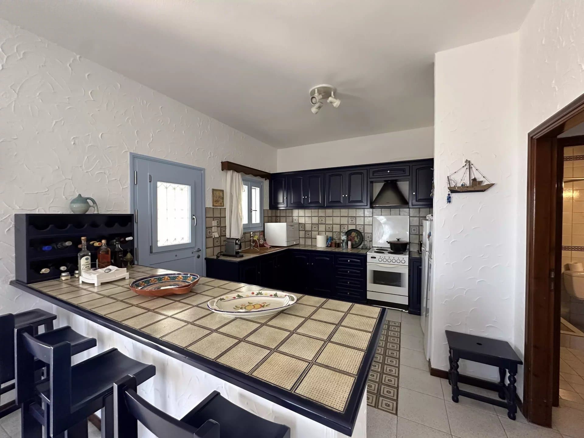 FOR SALE - SPACIOUS VILLAGE HOUSE WITH SEA VIEW - PAROS ISLAND - Image 28