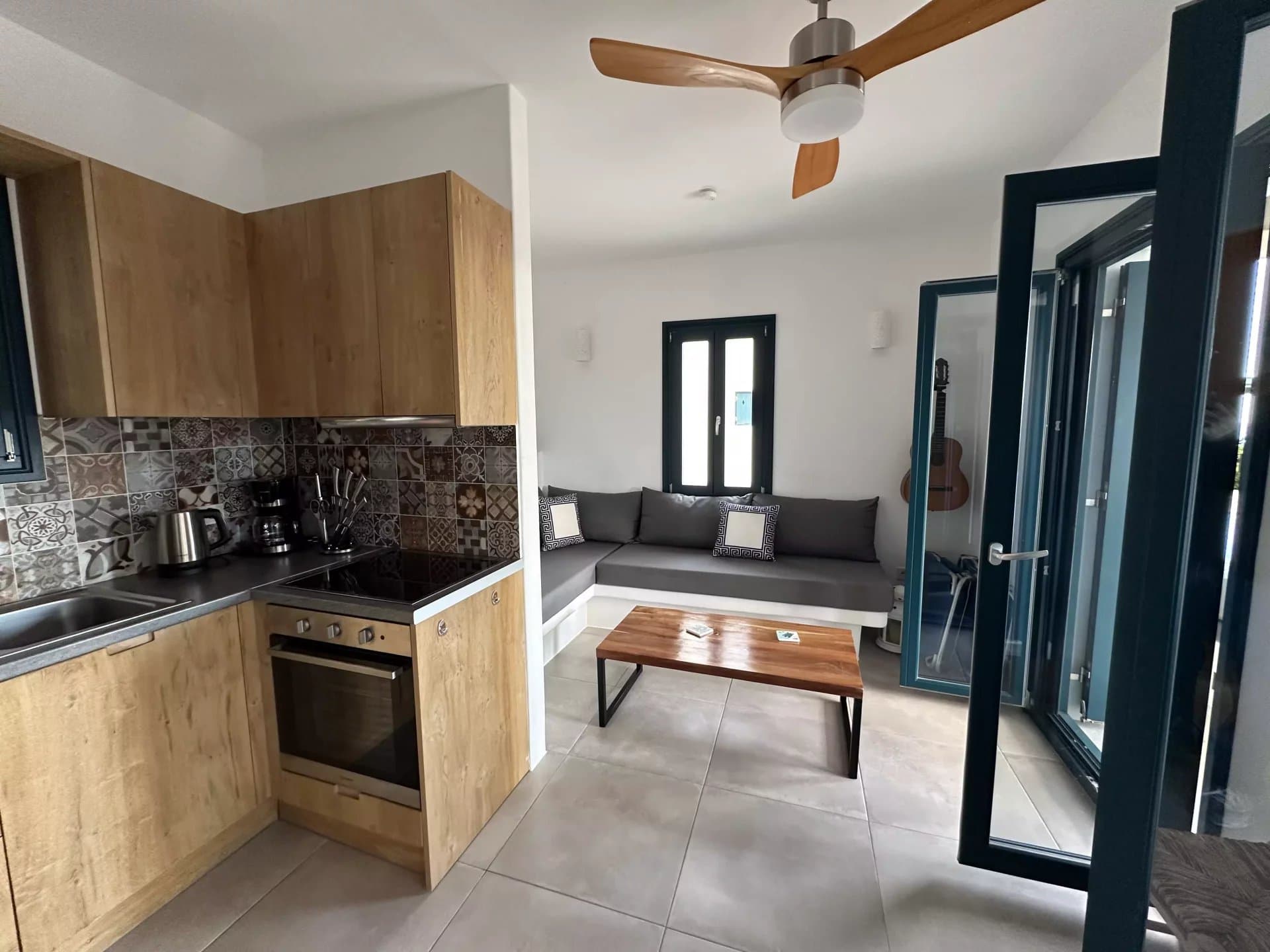 Charming Sea-View Maisonette in Aspro Chorio, Paros - Image 8