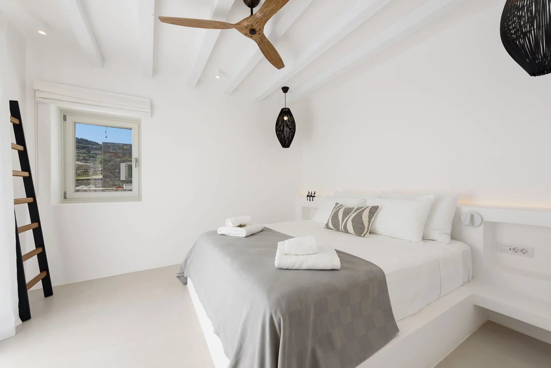 Brand-new luxury villa with pool & sea view – Faragas, Paros - Image 32