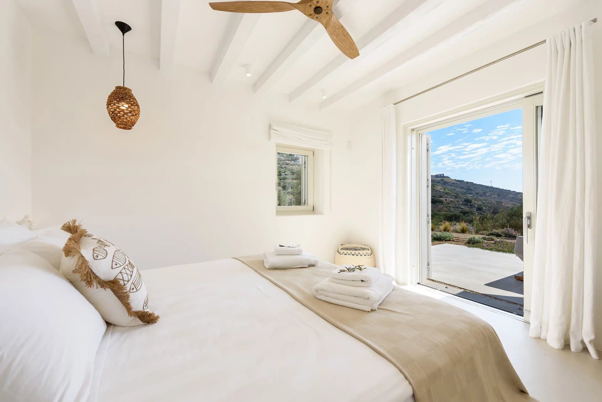 Brand-new luxury villa with pool & sea view – Faragas, Paros - Image 29