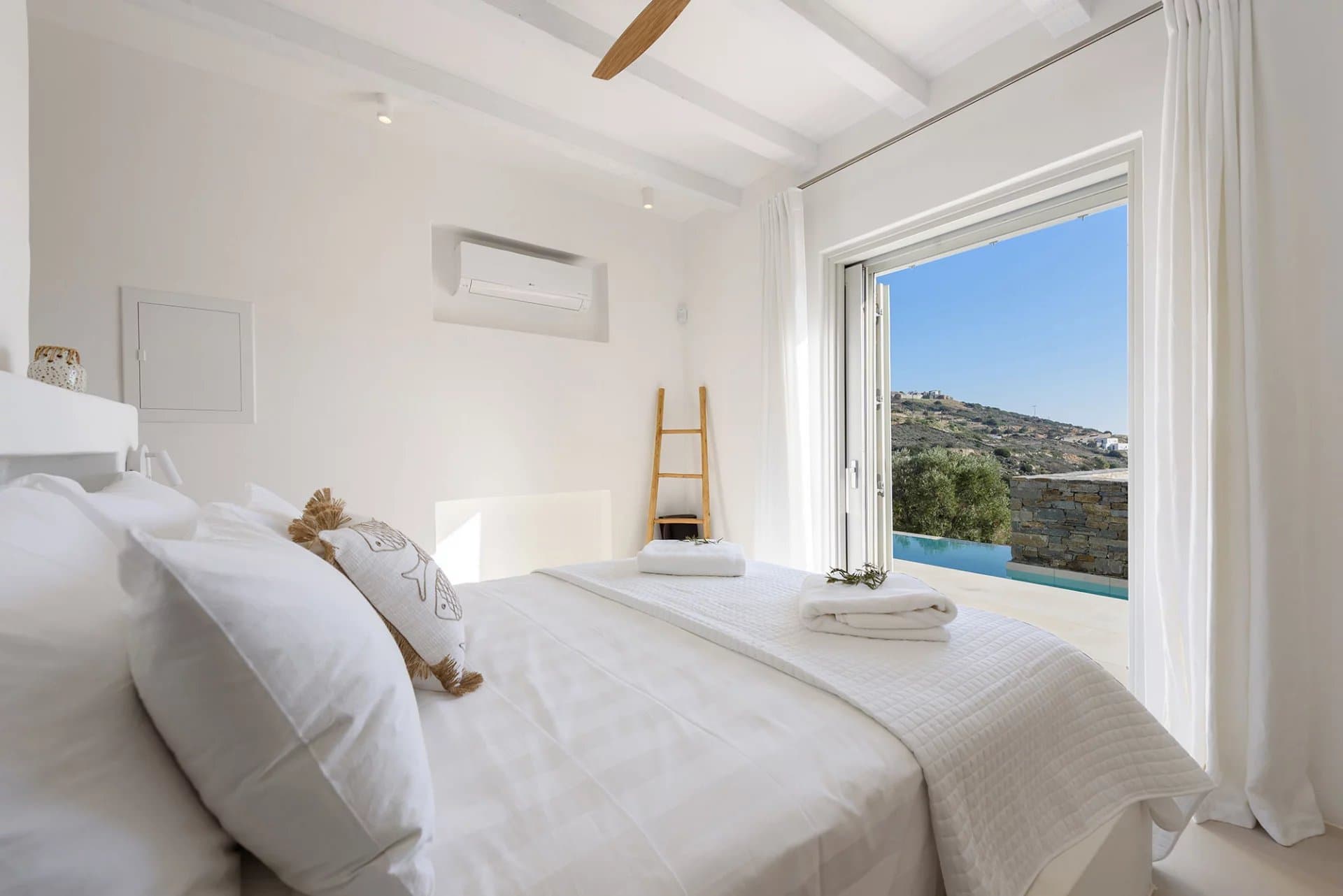Brand-new luxury villa with pool & sea view – Faragas, Paros - Image 18