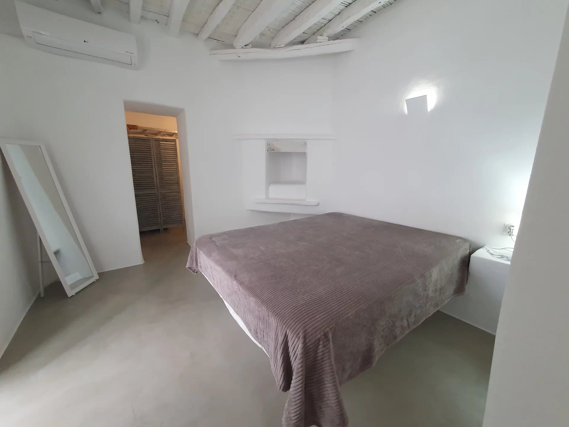 Characterful Cycladic House in Marmara, Paros – Authentic Charm & Private Courtyard - Image 10