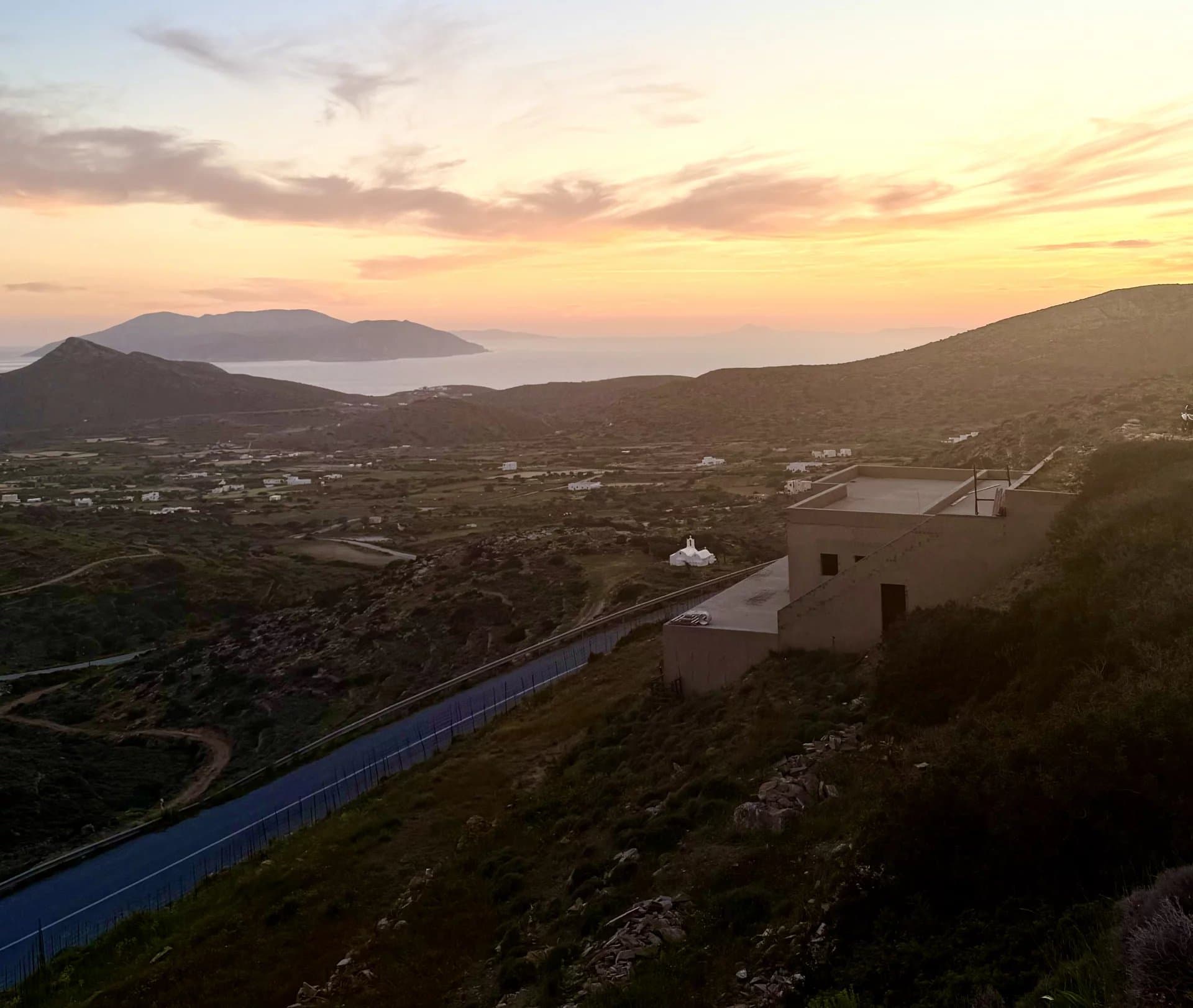 Between open countryside and sea horizons, a plot of authentic Cycladic character – Epano Campos, Ios - Image 1